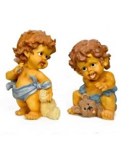 FIGURA DE NIÑOS CON PELUCHES