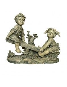FIGURA DE NIÑOS COLUMPIANDOSE