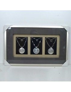 CUADRO DECORADO CON COLLARES 50x80