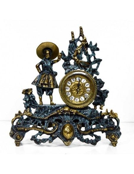 RELOJ DE SOBREMESA CON CANDELABROS DE BRONCE