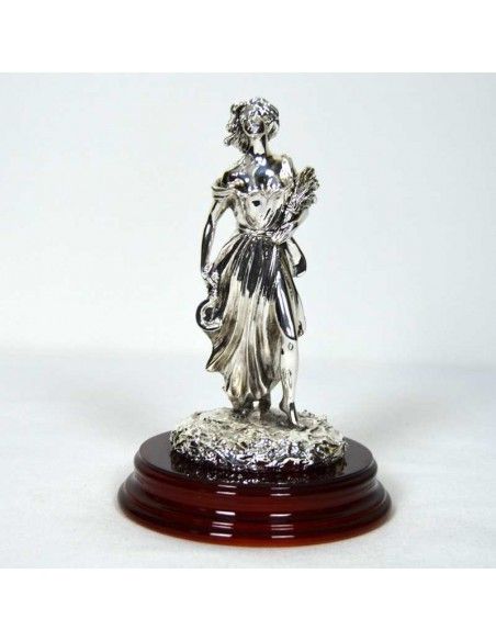 FIGURA DE MUJER DE ESTACION