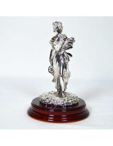 FIGURA DE MUJER DE ESTACION
