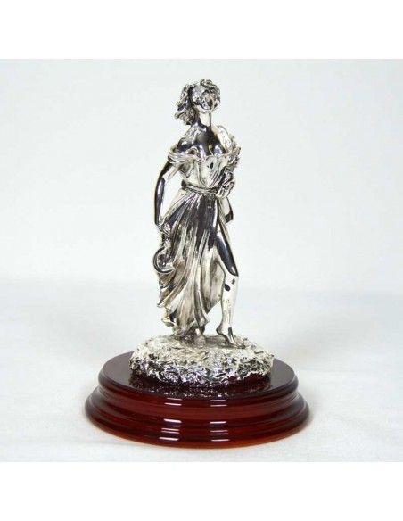 FIGURA DE MUJER DE ESTACION