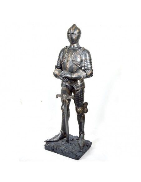 FIGURA DE GUERRERO CON ARMADURA