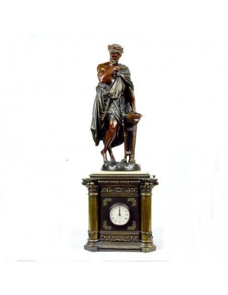 RELOJ DE SOBREMESA CON FIGURA GRIEGA