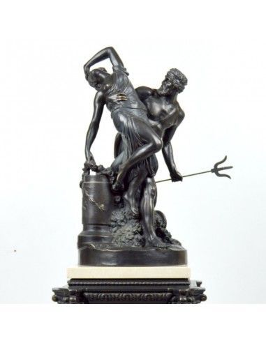 RELOJ DE SOBREMESA CON FIGURA GRIEGA