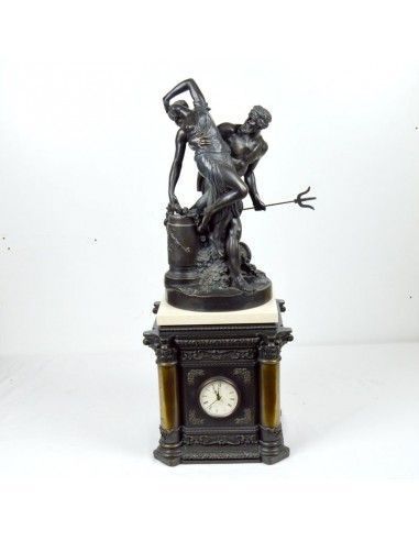 RELOJ DE SOBREMESA CON FIGURA GRIEGA