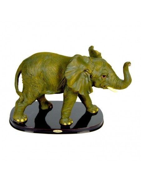 ELEFANTE VERDE CON COLMILLOS