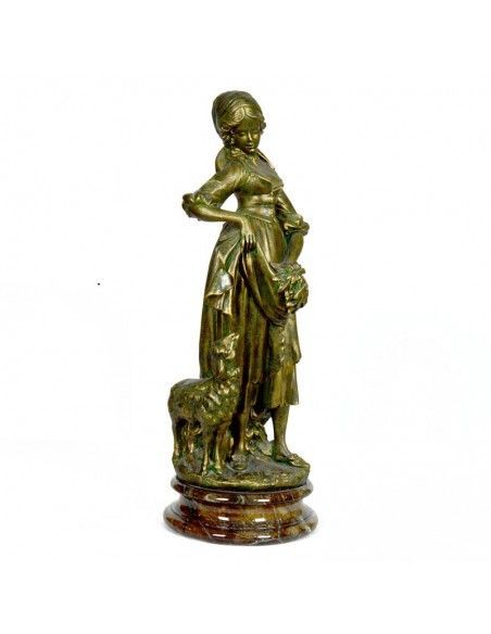 FIGURA DE PASTORA CON CORDERO