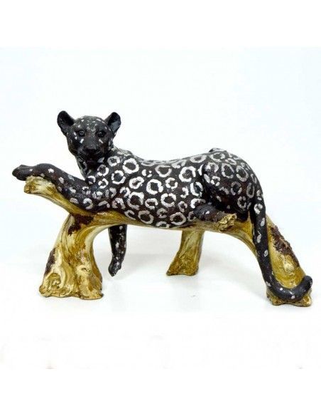 FIGURA PANTERA NEGRA EN TRONCO