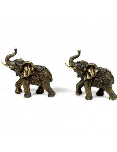 ELEFANTE CON COLMILLOS