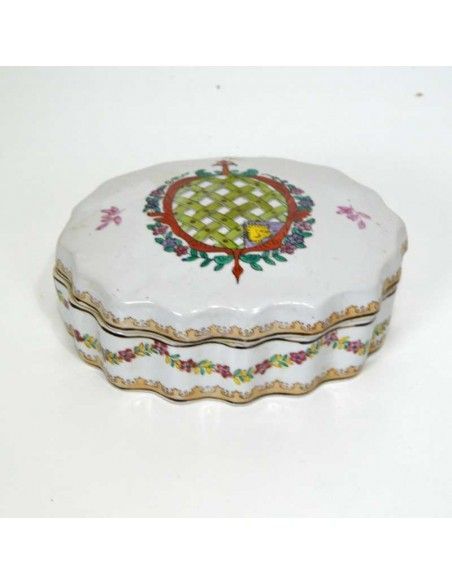 CAJA OVALADA DE PORCELANA ANTIGUO