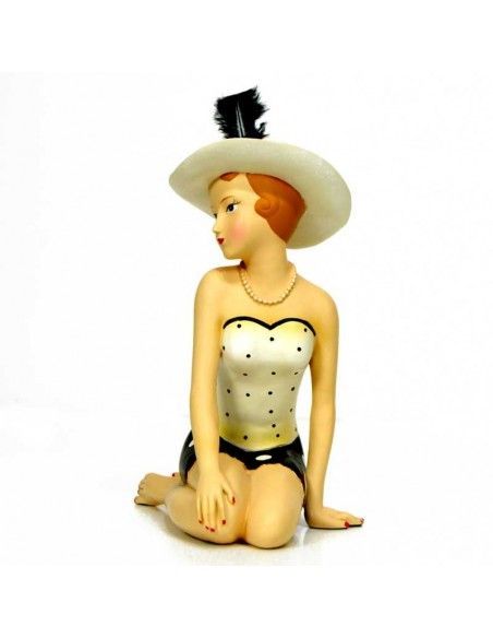 FIGURAS DE MUJER POSANDO